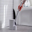  Βούρτσα καθαρισμού τουαλέτας μιας χρήσης με θήκη! Με απαλές αλλά ανθεκτικές τρίχες, αφαιρεί αποτελεσματικά τους λεκέδες και τη βρωμιά ενώ είναι απαλό στη λεκάνη της τουαλέτας σας. Το στήριγμα το διατηρεί στη θέση του και αποτρέπει το στάζει, καθιστώντας το εύκολο στην αποθήκευση και τη χρήση. Επιπλέον, είναι απολύτως ασφαλές και υγιεινό, καθώς μπορείτε να το πετάξετε μετά τη χρήση. Πείτε αντίο στις παραδοσιακές βούρτσες τουαλέτας και μεταβείτε στη βολική και απροβλημάτιστη επιλογή μας